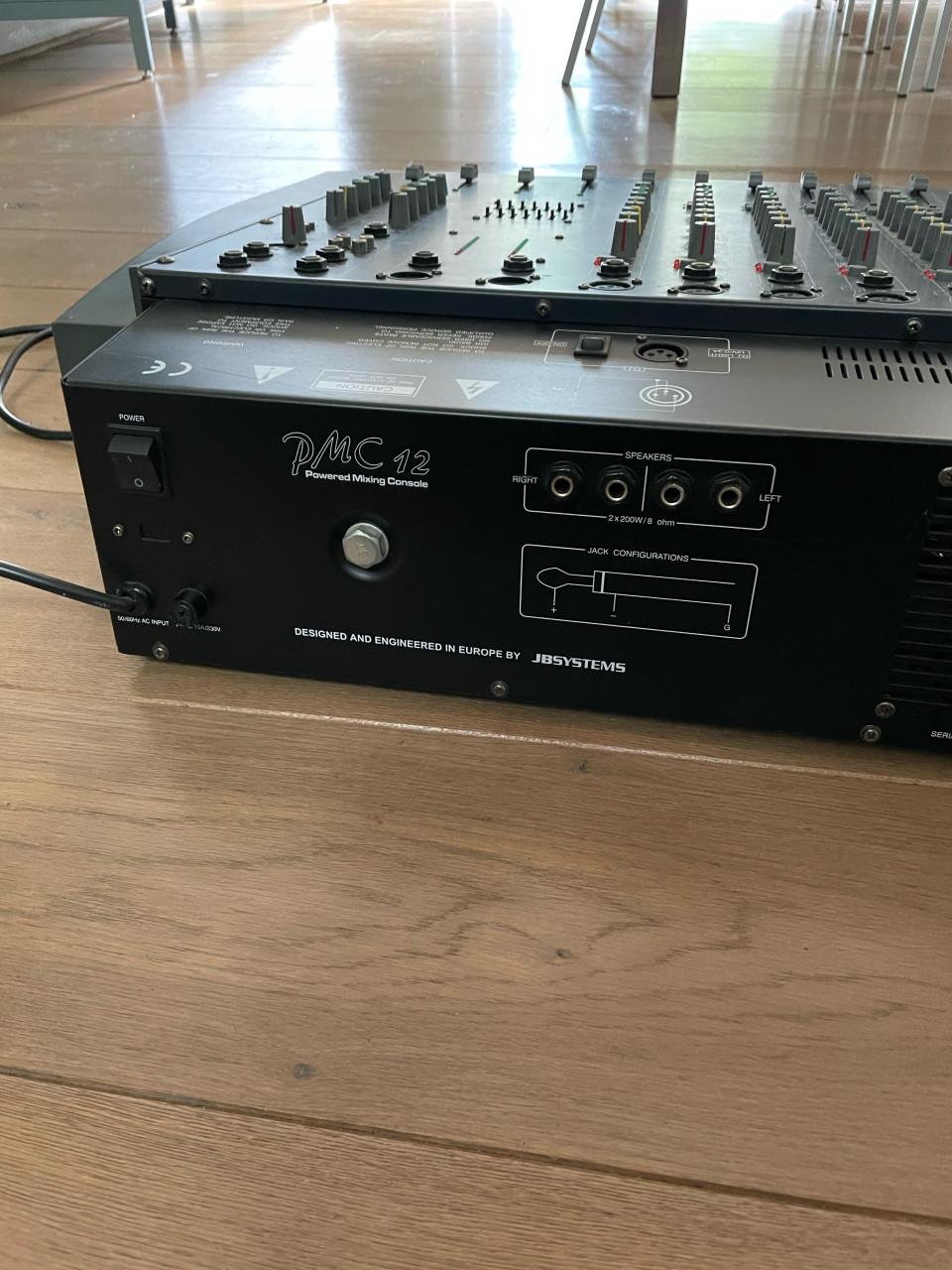 12 kanaals powermixer met 2 boxen