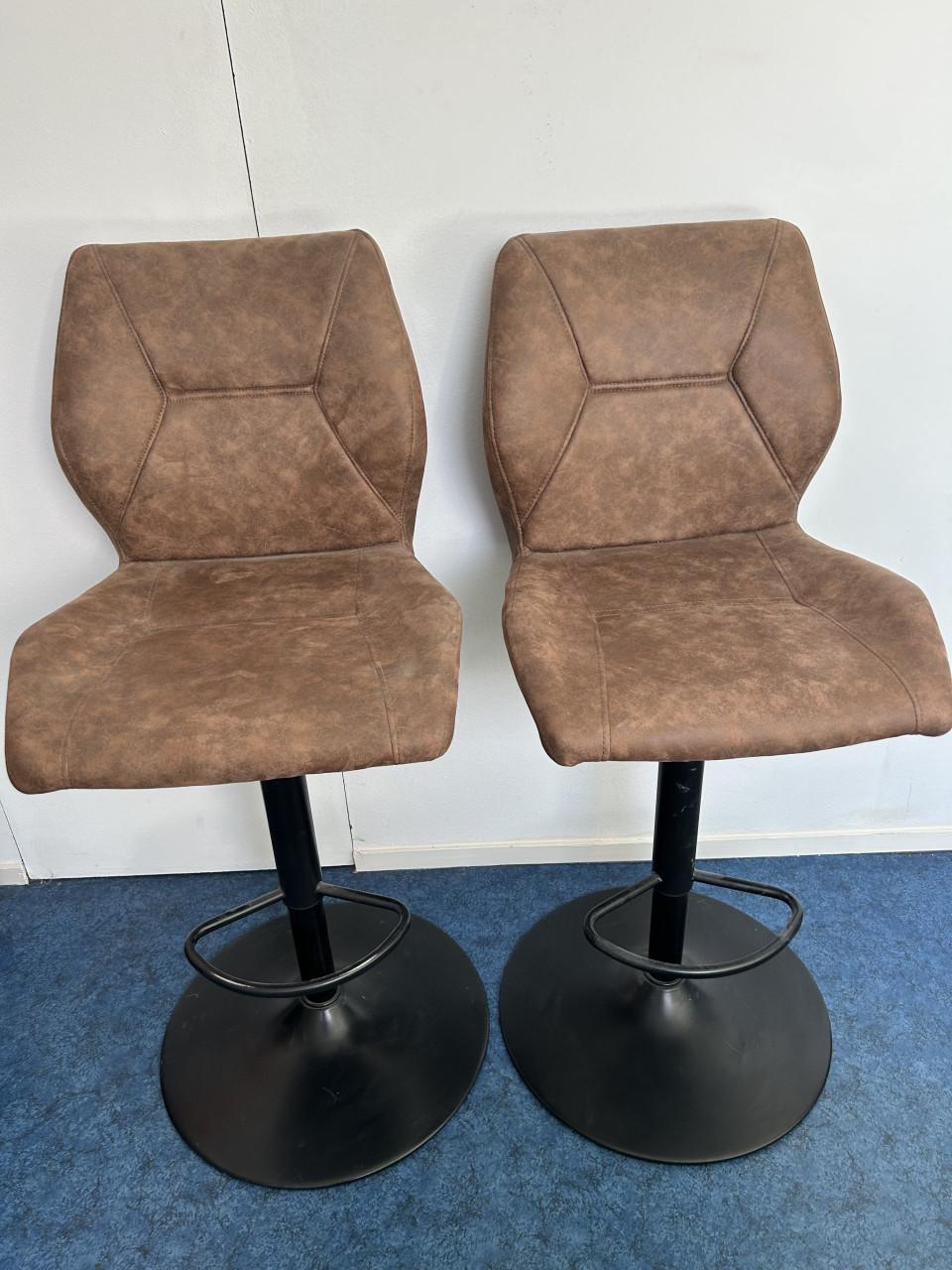 2 barkrukken bruin