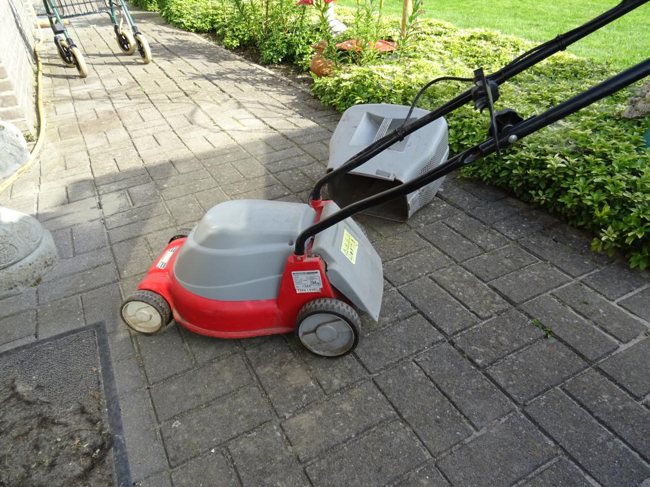 Te koop nog goede elektrische  gazon maaier