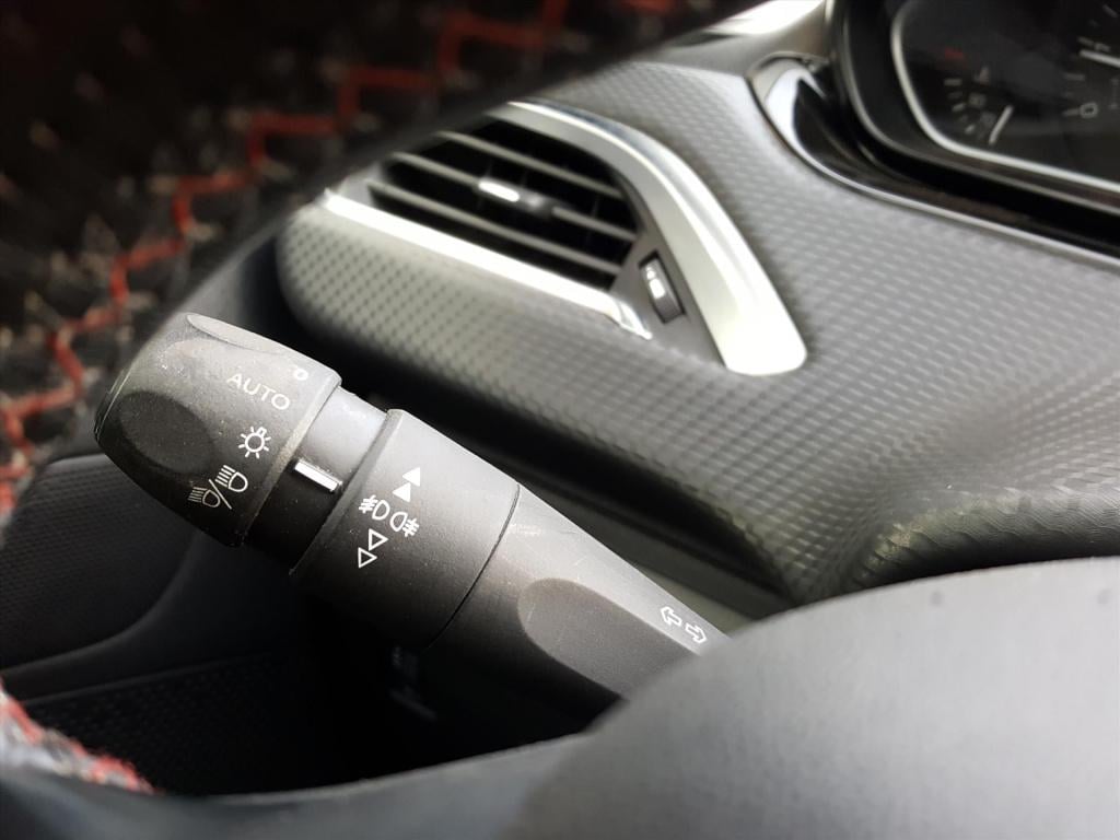 Peugeot 208 gt-line 1.2-110pk 5d vol-automaat(eat6) navigatie | trekhaak | 