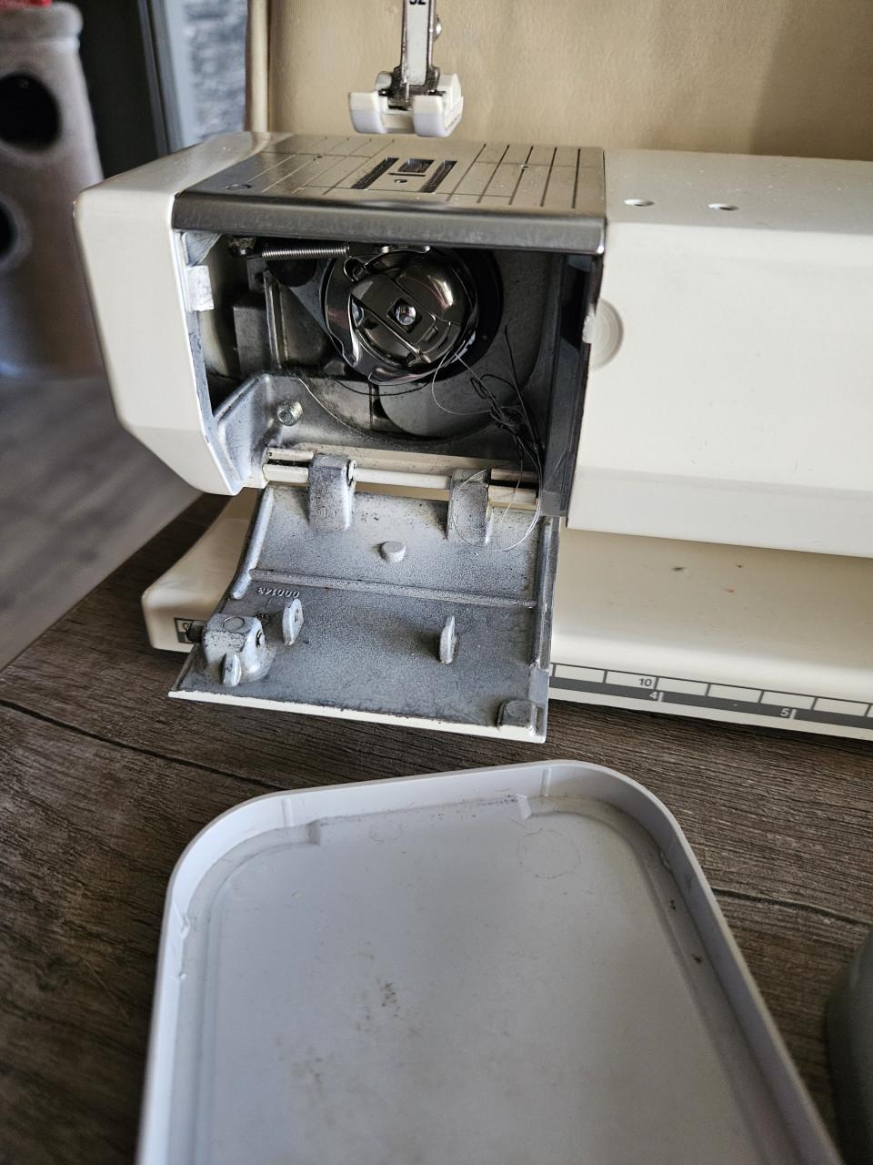 Mooie werkende Bernina 1000 special naaimachine groot pedaal