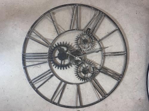Metalen wandklok