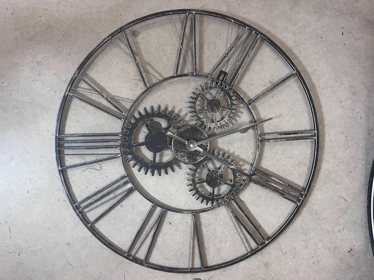 Metalen wandklok