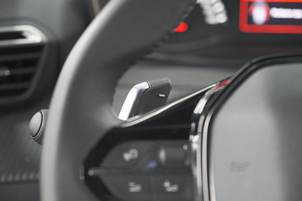 Peugeot 2008 puretech 130 eat8 allure | camera | navigatie | apple carplay 