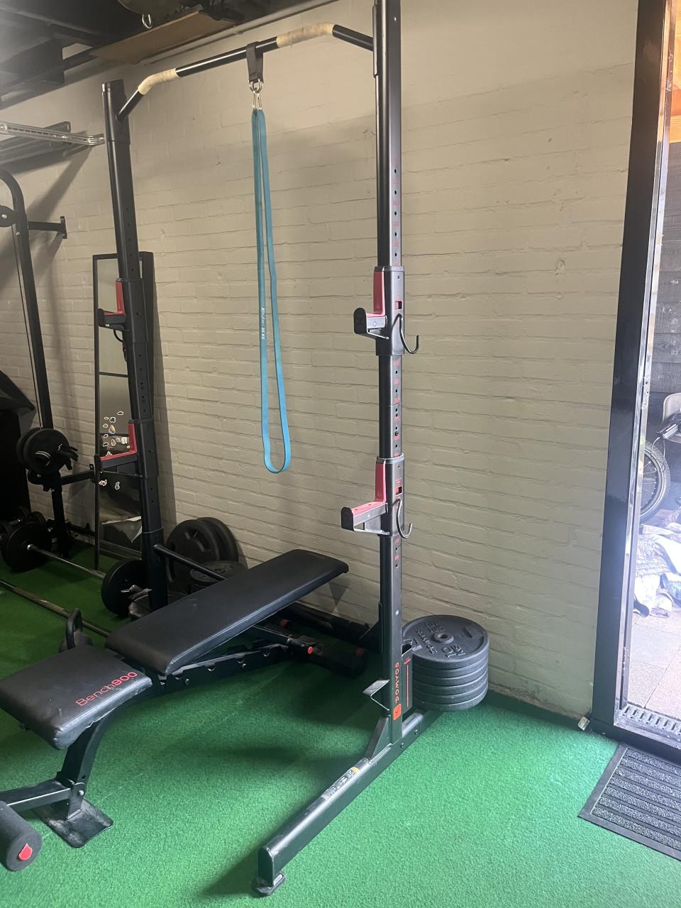 Fitness rack met bankje en 170 kg aan gewichten