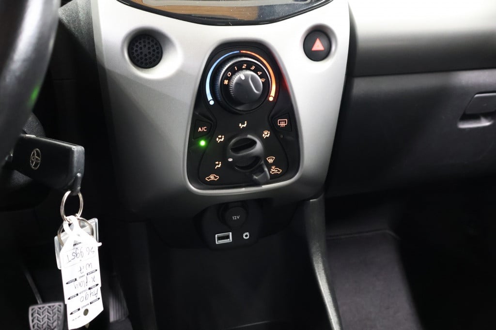 Toyota Aygo 1.0 vvt-i x-nav