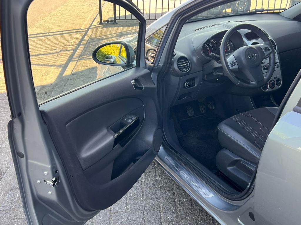 Opel Corsa 1.2-16v anniversary edition
