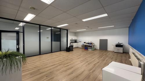 TE HUUR 2 geschakelde kantoorruimtes van 35m2