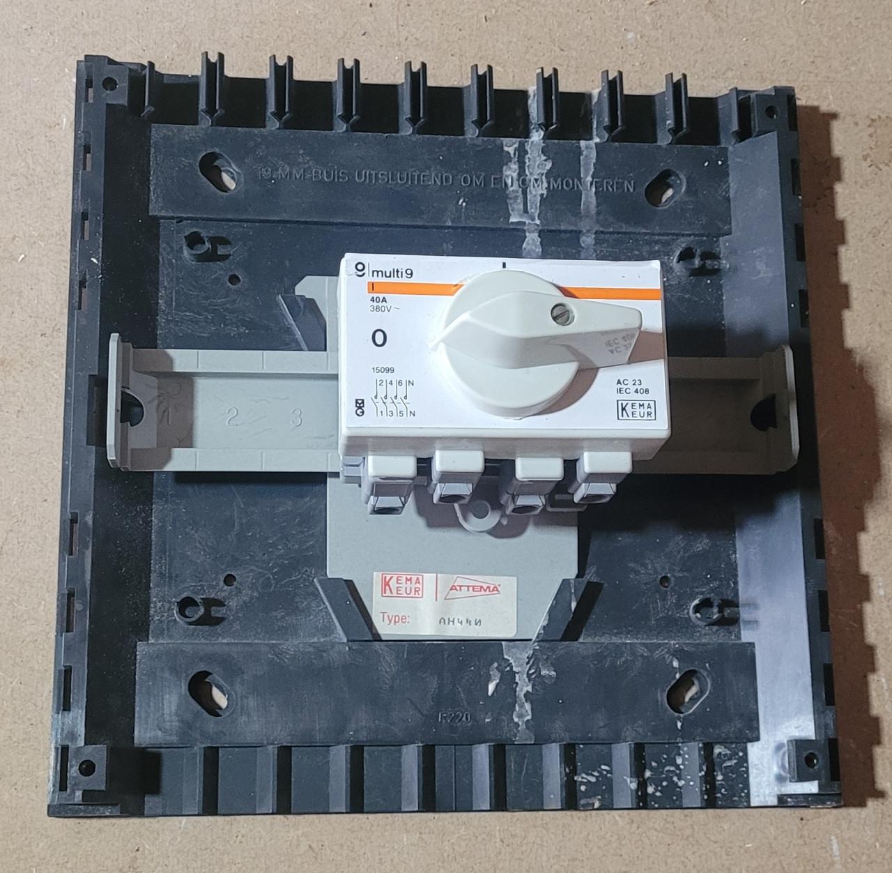 Attema Groepenkast 220x220mm, Hoofdschakelaar 4P-40A