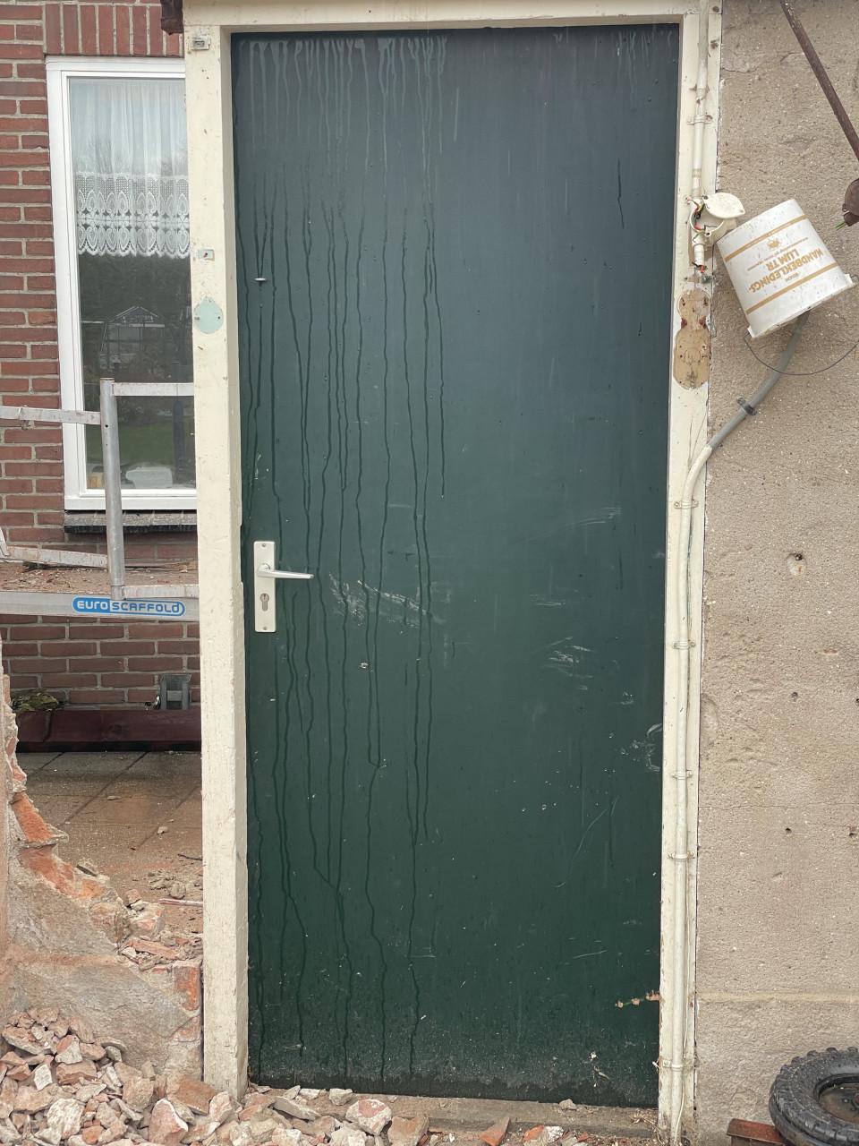 Te koop stevige houten deur voor schuur of berging