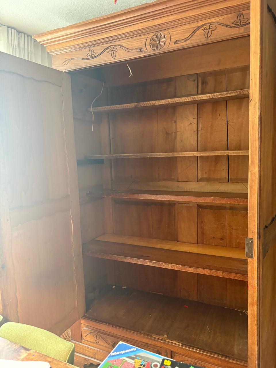 Grote houten kast teab