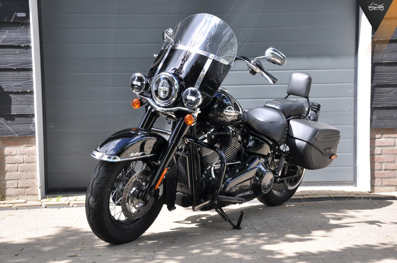 Harley-Davidson FLHCS Heritage Softail Classic 114