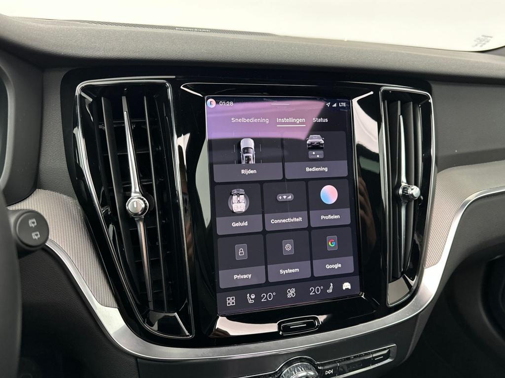 Volvo V60 t8 455pk recharge plus dark| pano| hud| trekhaak| 360camera