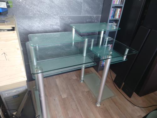 Glazen bureau.