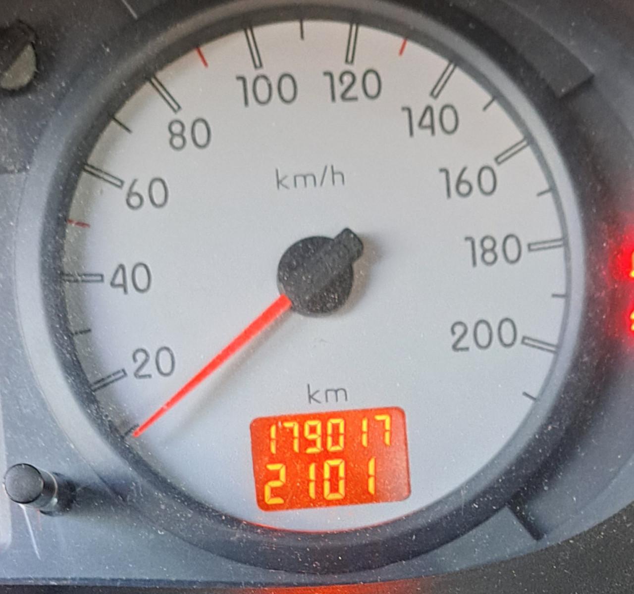 Renault Kangoo 1.6 16V 70KW 2004 Grijs € 2400