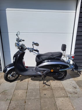 Ive retro scooter