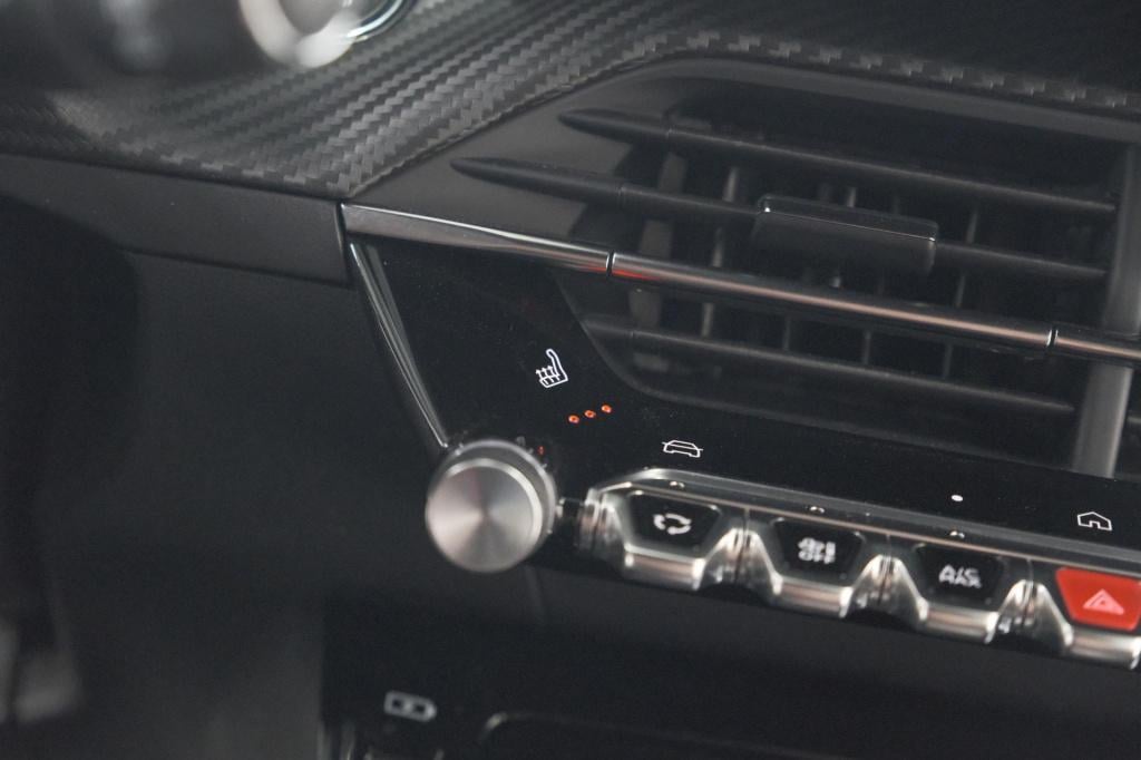 Peugeot 2008 puretech 130 eat8 gt | 360 camera | stoelmassage | adaptieve c