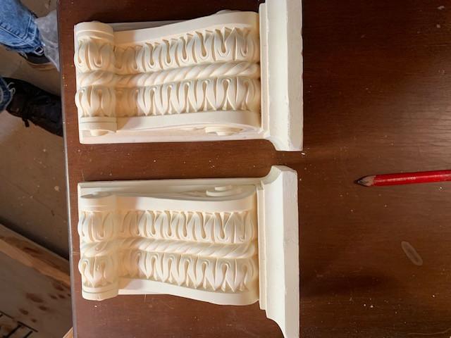 Diverse gipsornamenten en andere gips materiaal