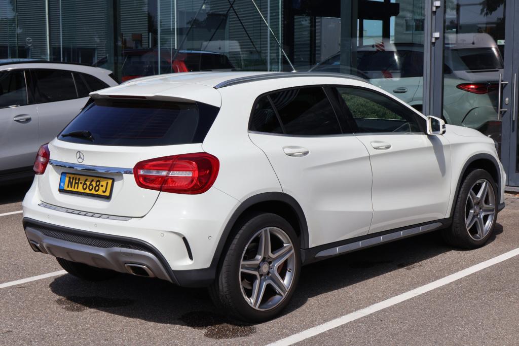 Mercedes-Benz Gla-klasse 200 ambition amg 157 pk i automaat i stoelverwarmi