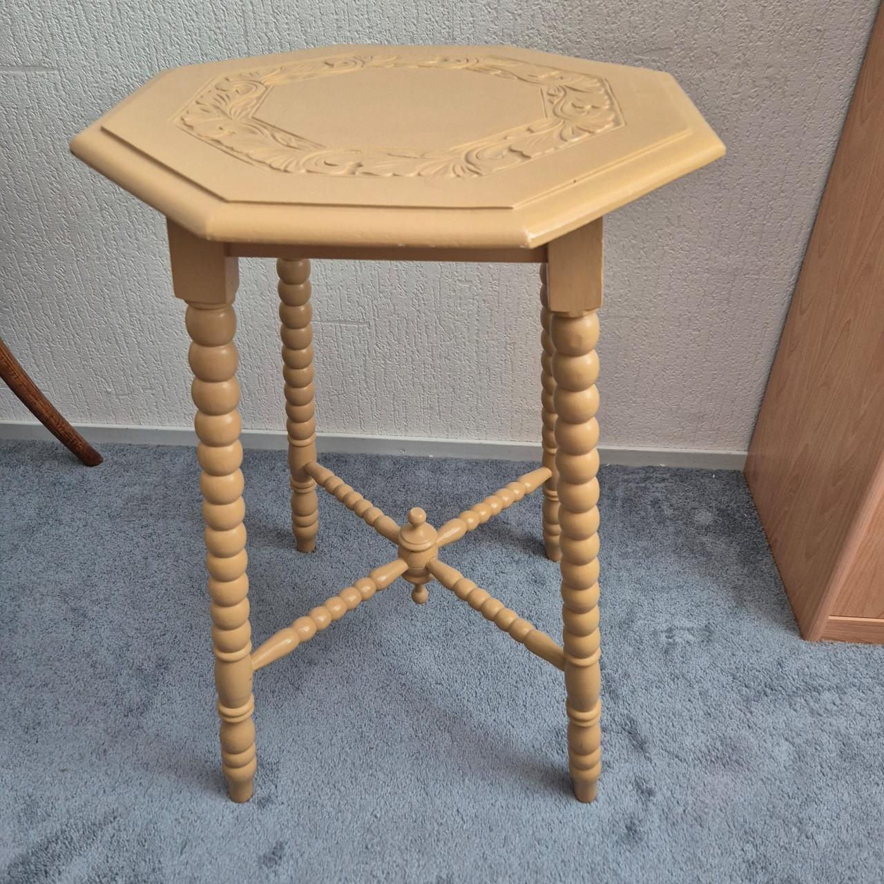 Te koop 2 stoelen en tafel boddin stijl