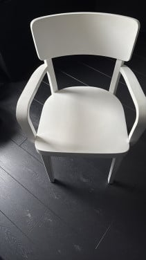 Witte vintage stoeltjes met leuning