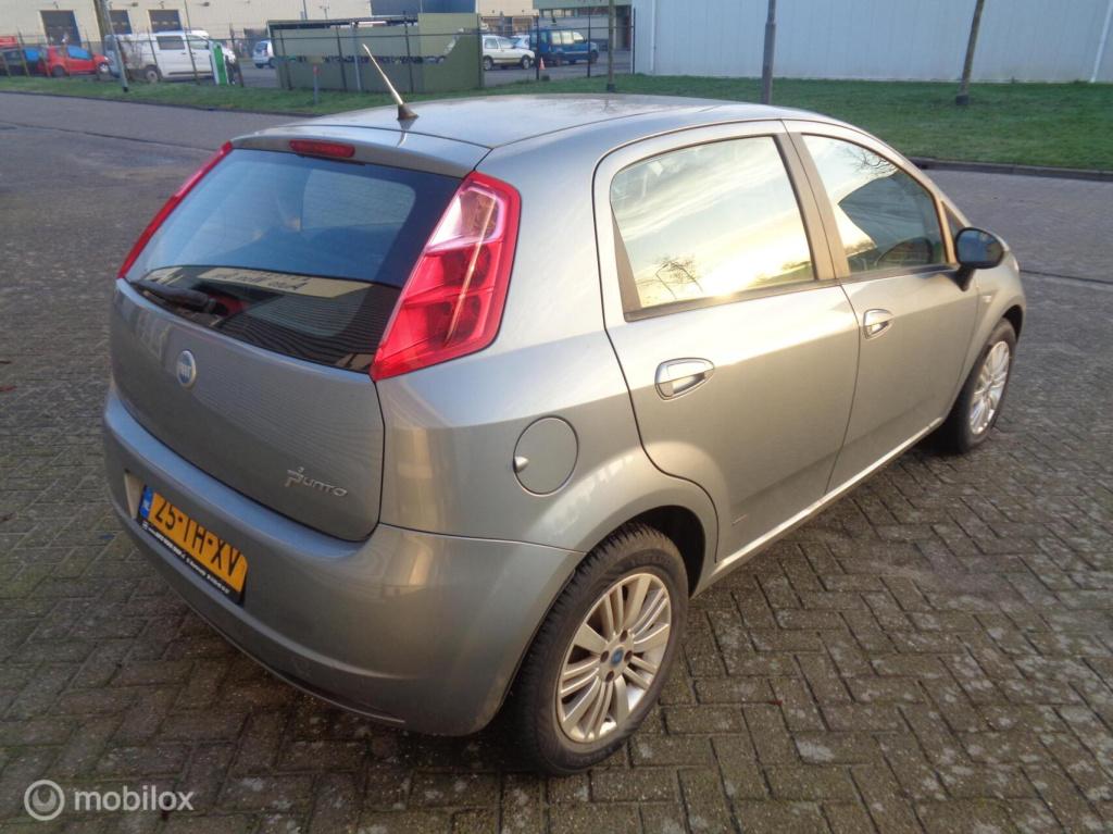 Fiat Grande Punto 1.4-16v emotion/airco/cruise/lm velgen/nieuwe apk 03-2027