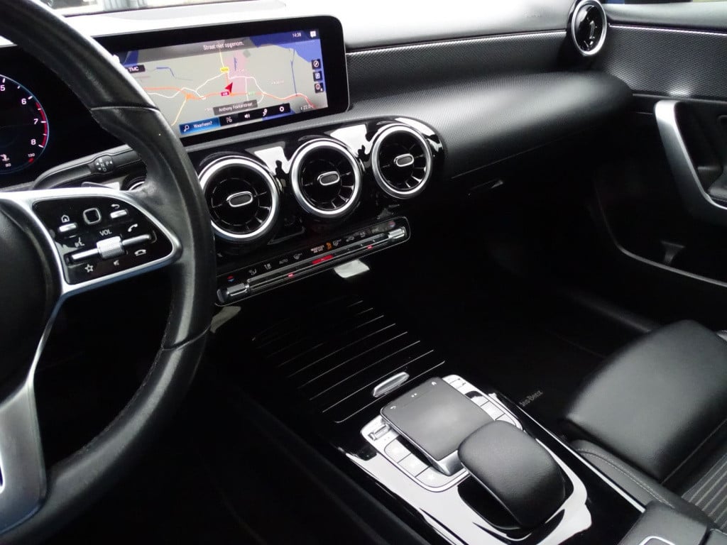 Mercedes-Benz A-Klasse 200 advantage | pano | 18" | led