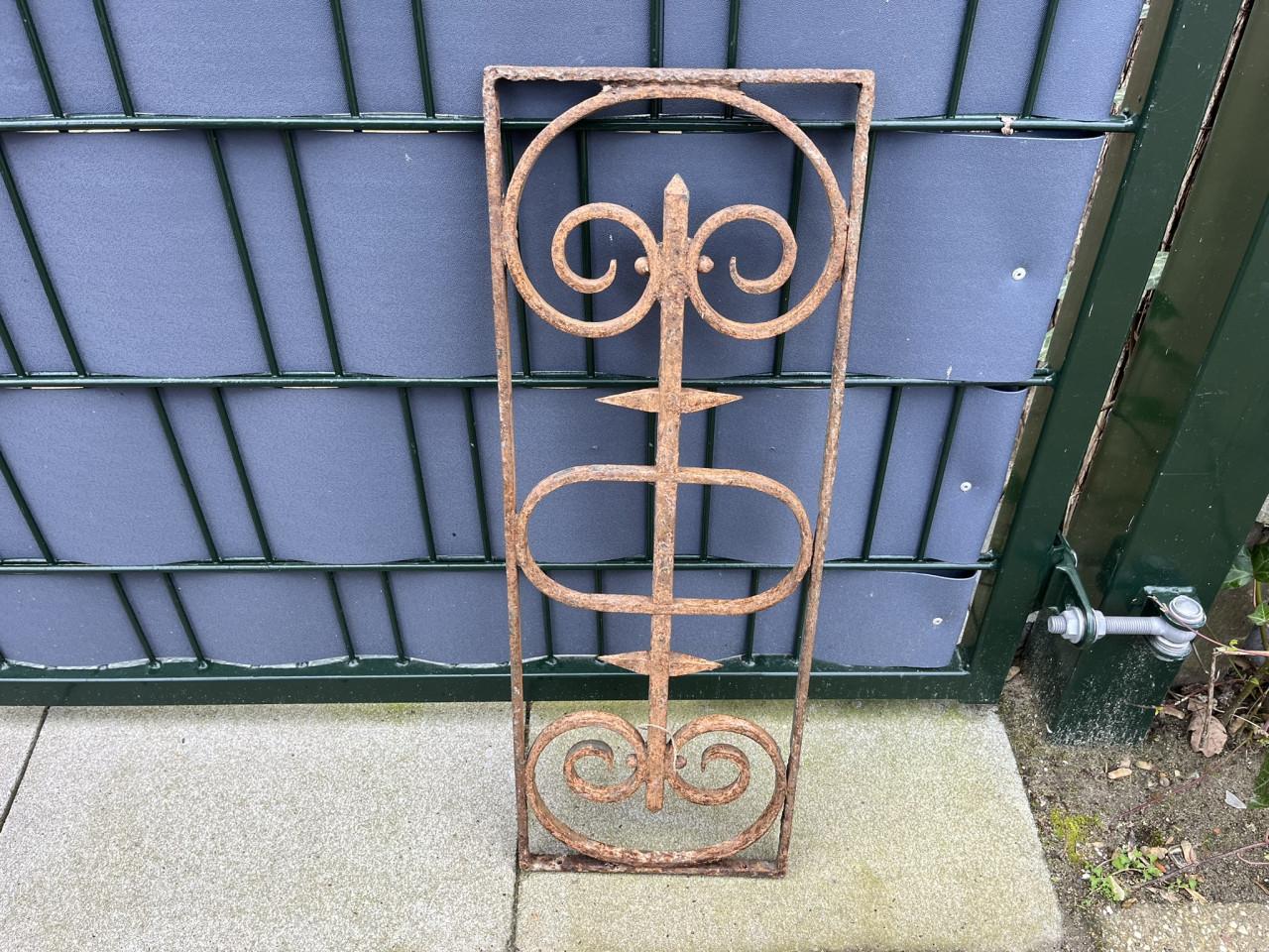 Ornamenten, Raamframe Sierwerk metaal