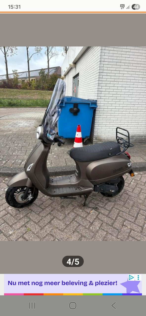 AGM scooter