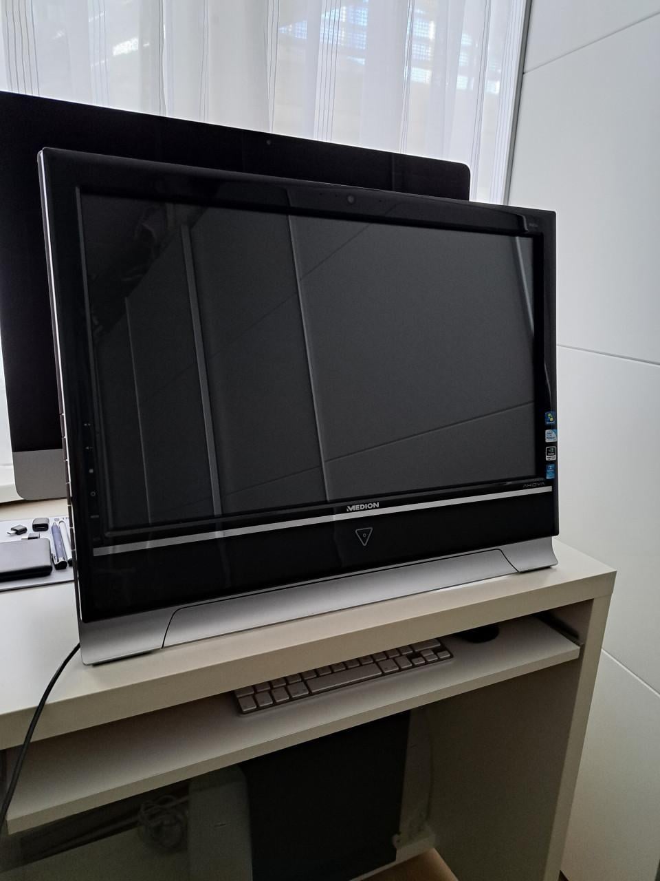 Medion touchscreen all in one.