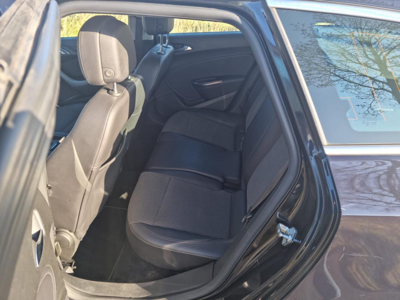 Opel astra sports tourer 1.4i turbo bj 2011