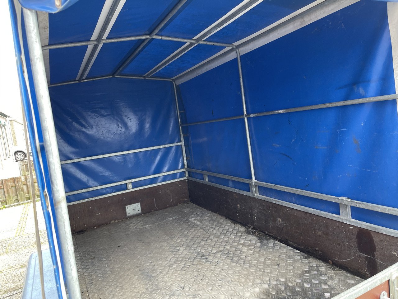 AANHANGWAGEN MET HUIF 2 TON OP KENTEKEN