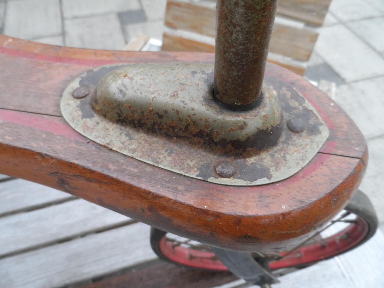 Antieke driewieler +/_ 75 jaar oud