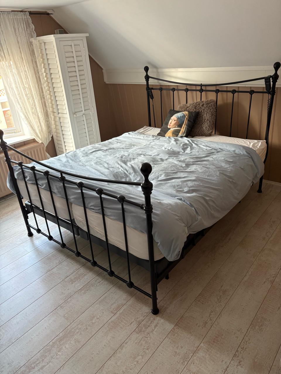 Bed met elektrische bodems