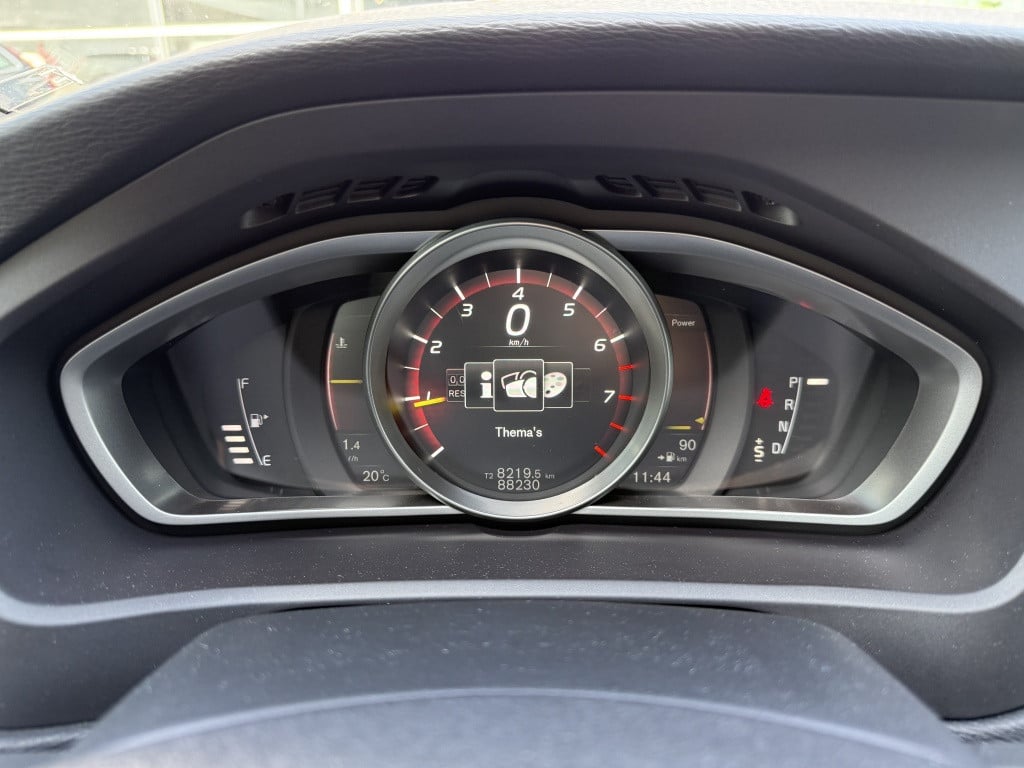 Volvo V40 t3 153pk aut6 polar+ sport| panodak| camera| trekhaak| keyless|
