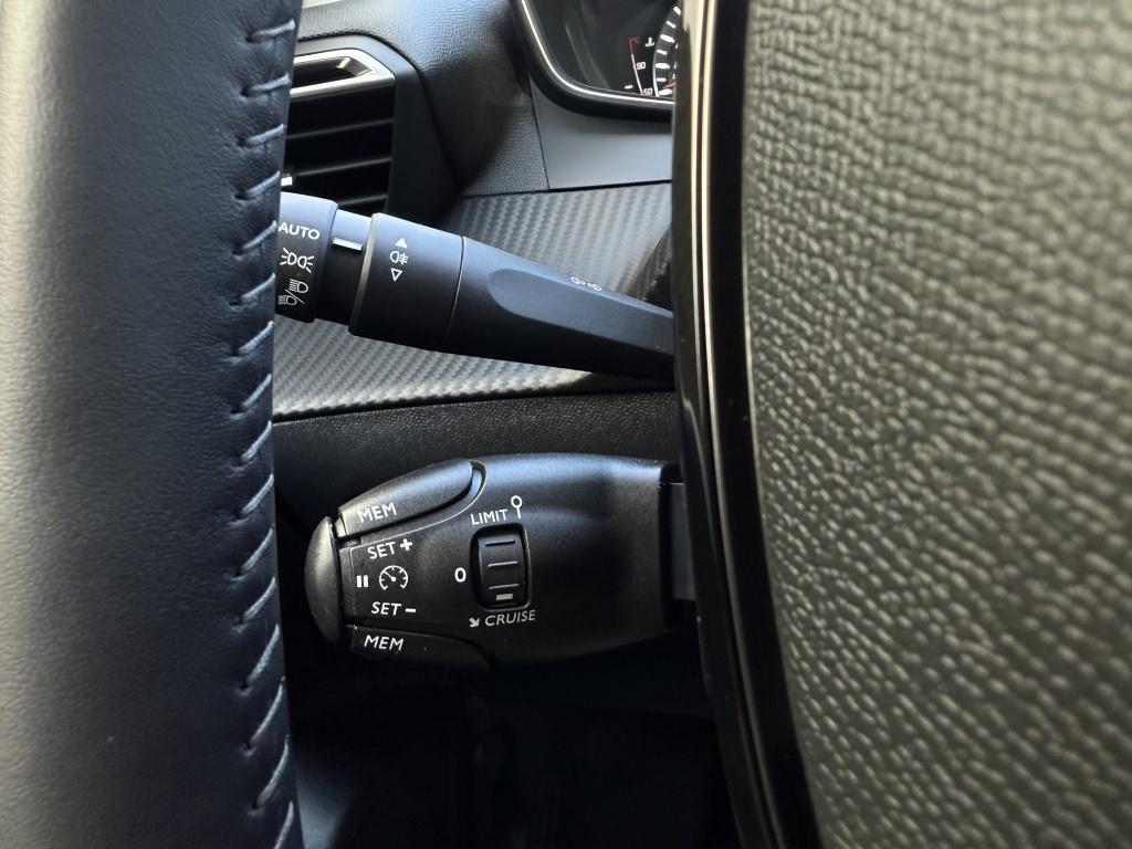 Peugeot 208 1.2 pt style - nieuwstaat -