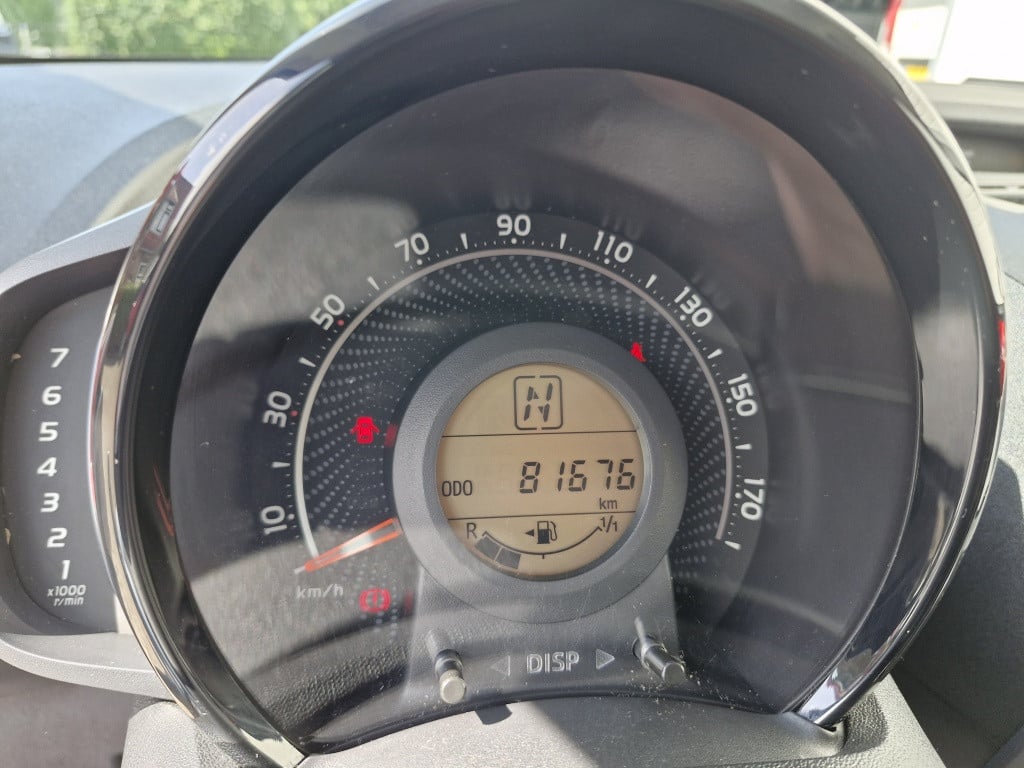 Toyota Aygo 1.0 vvt-i x-play automaat | apple carplay | andoid auto | achte