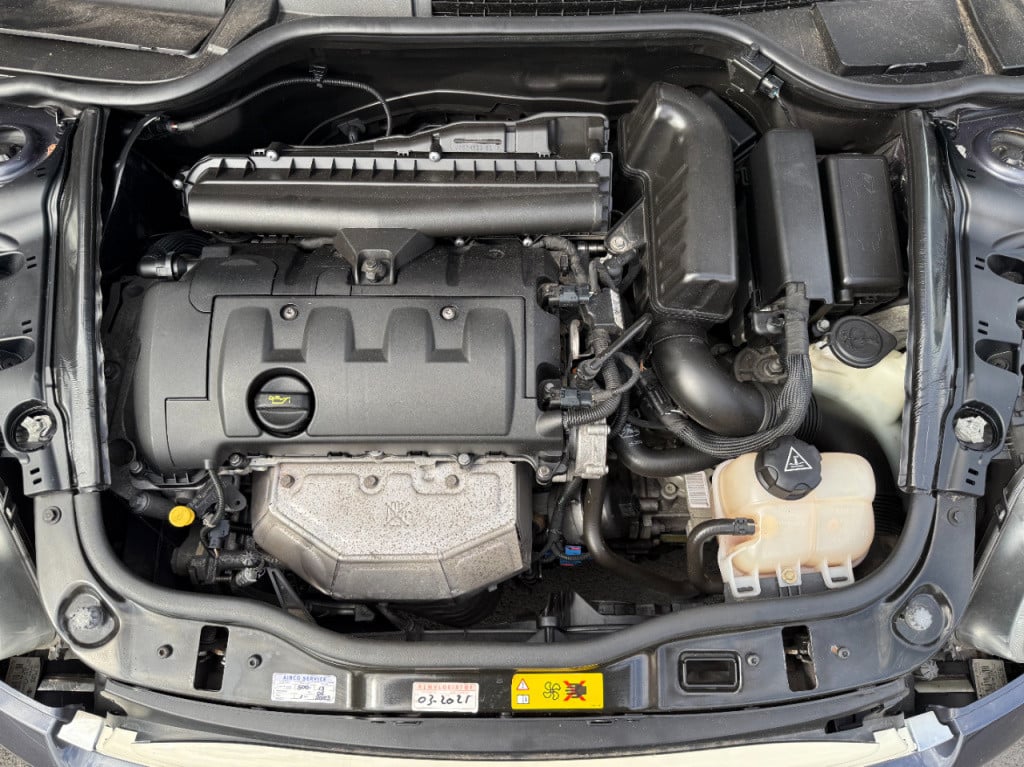 Mini One 1.6 malist - pano - nieuwe koppeling