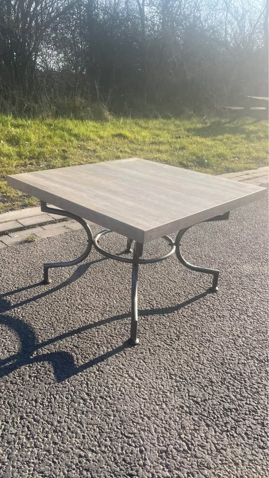 Bijzettafeltje salontafel