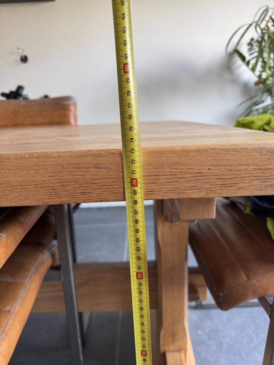 Eikenhouten kloostertafel