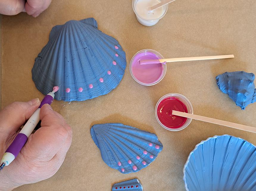 Workshop Stippen op Sint-Jacobsschelpen