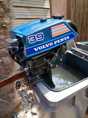 Buitenboord motor, twee stuks