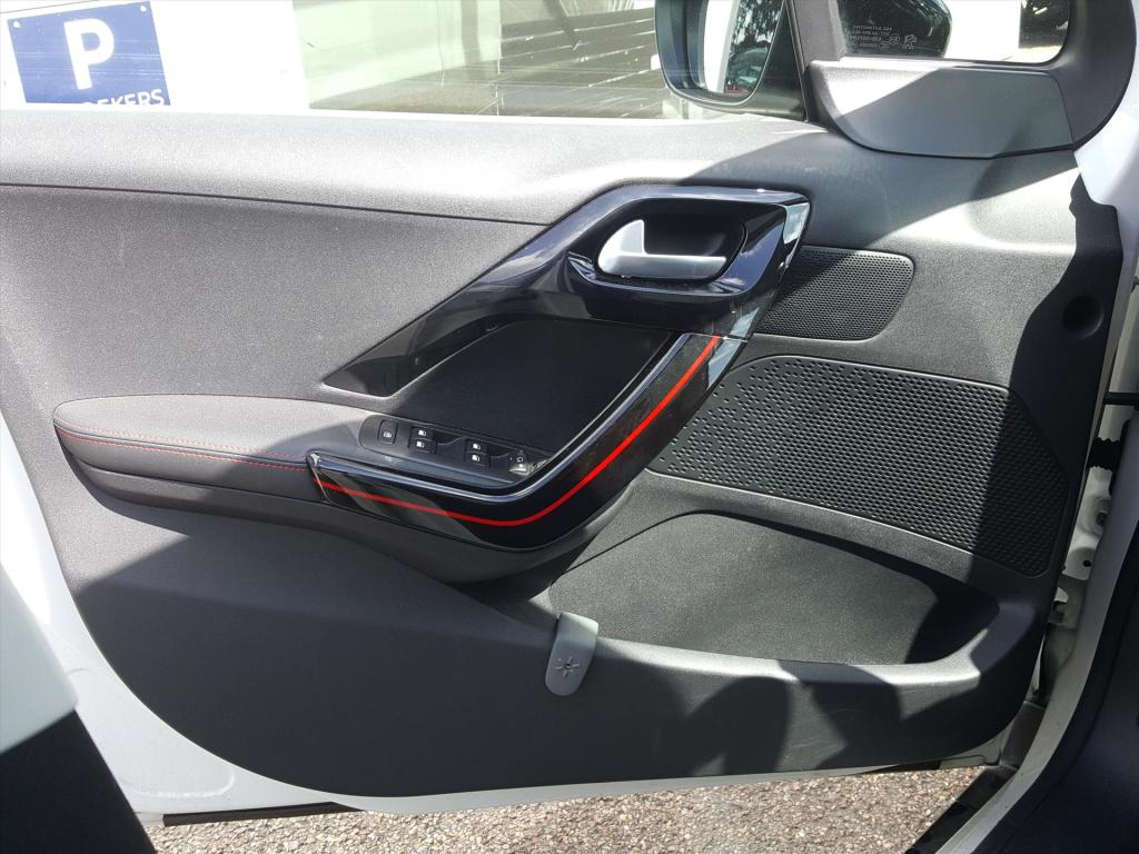 Peugeot 2008 1.2 puretech 110pk gt-line | navi | bt | applecarplay & androi
