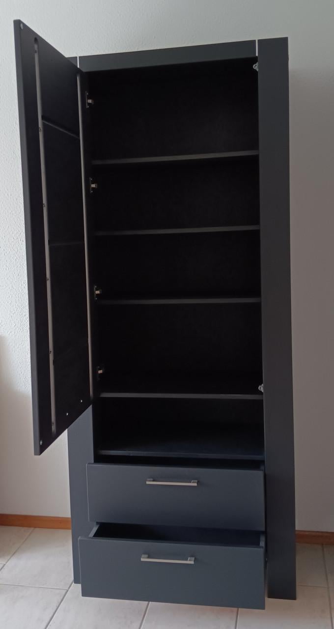 MOOIE ZWARTE STEVIGE (OPBERG)KAST