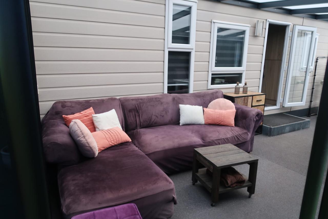 Chalet met serre te koop op ruime kavel Camping klein paradijs in Chaam