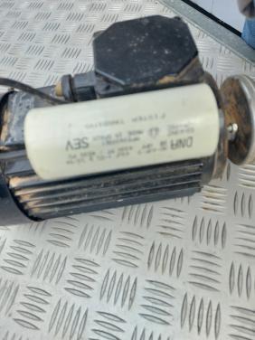 Motor voor zaagmachine 220 volt asgat 30 mm