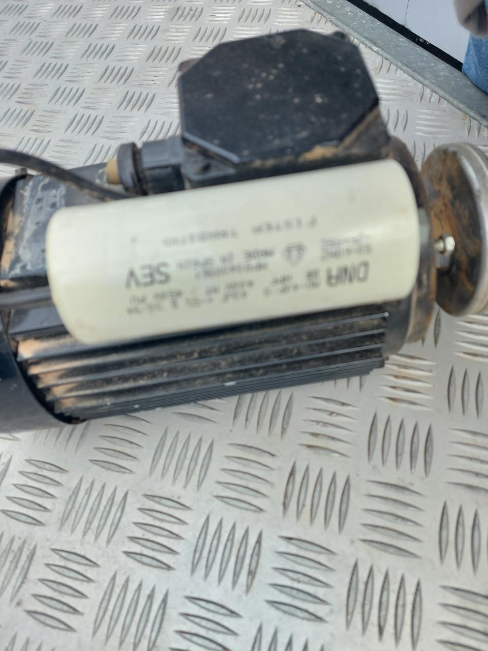 Motor voor zaagmachine 220 volt asgat 30 mm
