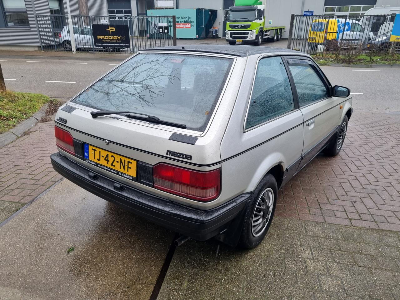 Mazda 323 1.5 GLX Automaat | Voor de liefhebber!