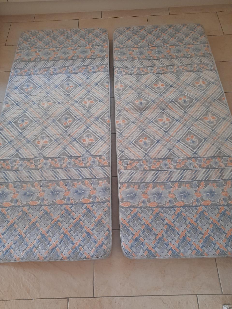 2 x matras 80 x 190 (in goede schone staat )