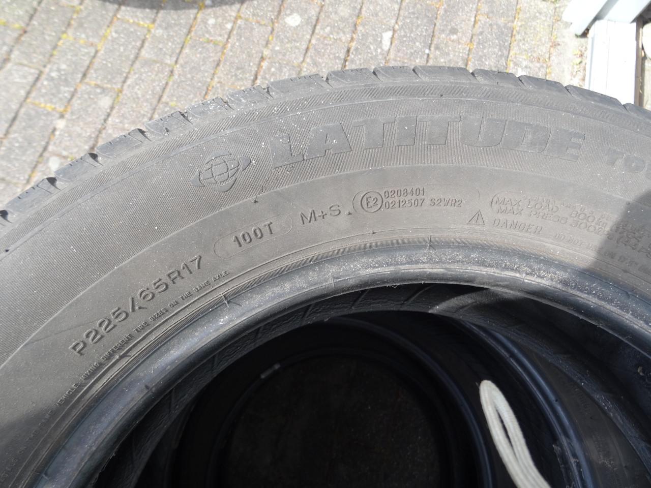 Vier autobanden van merk Mazda CX5